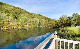 2 Bed 2 Bath Vacation Home In Whittier III